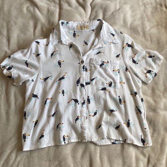 Toucan collared button down. - Picture 1 of 2